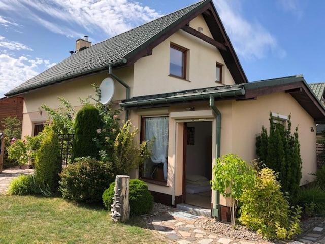 Dom Caloroczny Sarbinowo Villa Exterior foto